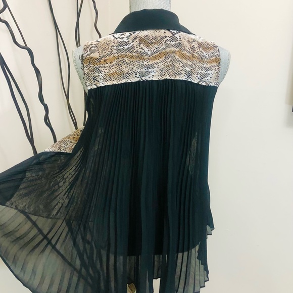 NWT BCBG Snakeskin Flare Long Back Sleeveless Top - Picture 6 of 13